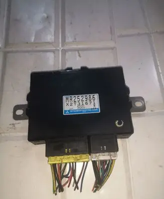 Mitsubishi Lancer ABS control unit/module MR252986 X2T31671