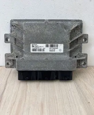 Dacia Duster Engine control unit/module 237104234R S180177122A