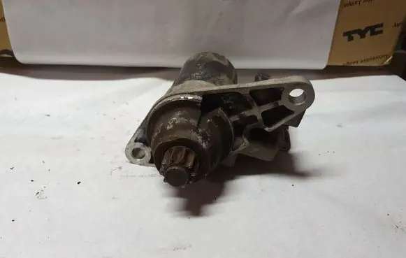 Volkswagen Fox Starter motor 02T911023G
