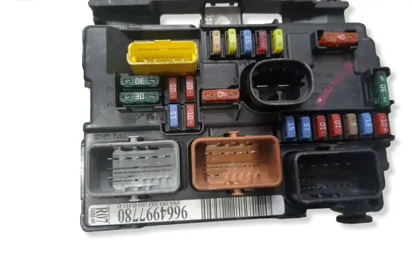 Citroen DS3 Fuse module 9664997780