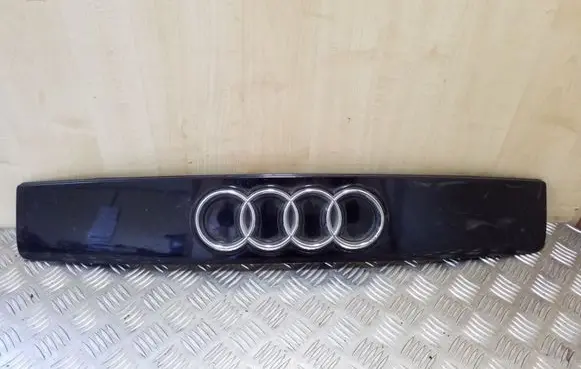 Audi A2 Front bumper upper radiator grill 8Z0853631