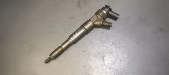 BMW 7 E65 E66 Fuel injector 7789661 0445110131