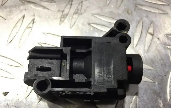Ford Mondeo MK I Fuel cut-off switch f2ab9341aa