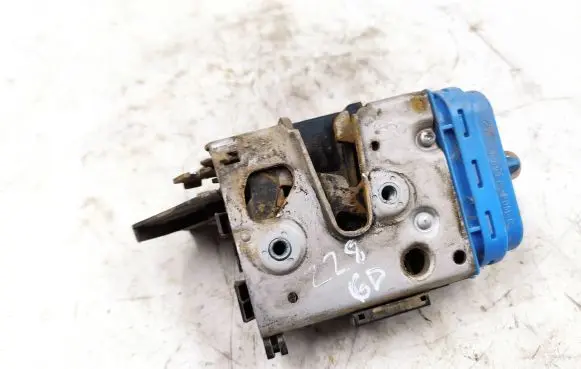 Audi A4 S4 B5 8D Rear door lock 8D0839016A