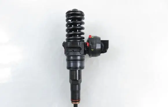 Volkswagen Golf V Fuel injector 0414720215 038130073AG
