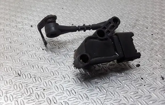 Headlight/headlamp level sensor