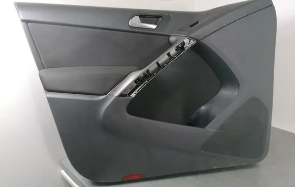 Volkswagen Tiguan Front door card panel trim 5N2412021