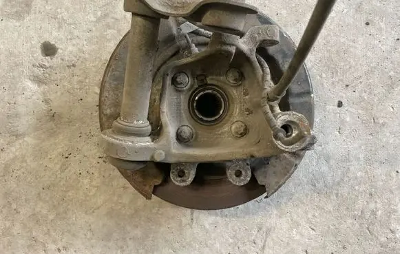 BMW 5 E39 Rear wheel hub spindle/knuckle 
