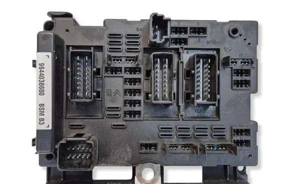 Citroen C3 Pluriel Fuse module 9644038680 13938403