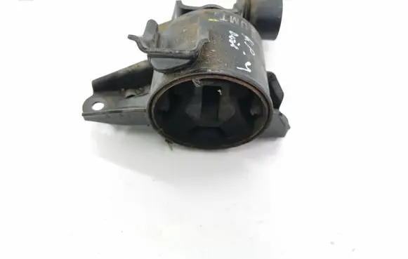 KIA Sportage Engine mount bracket