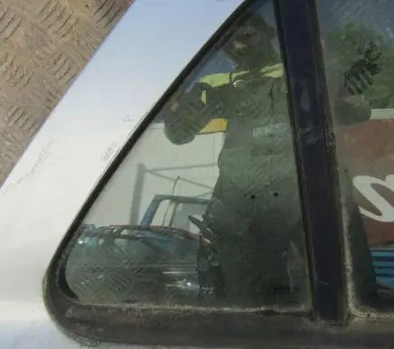 Renault Laguna II Rear vent window glass 