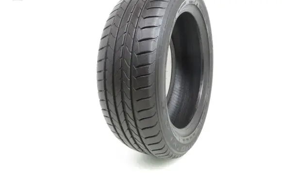 Volkswagen Golf V R16 summer tire 