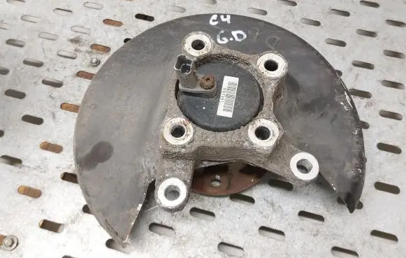 Rear wheel hub