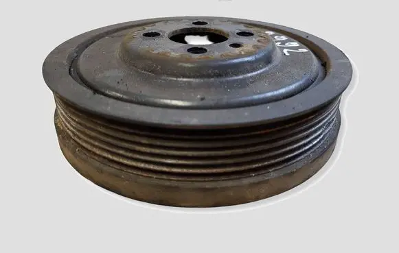 Volkswagen Golf V Crankshaft pulley 03G105243