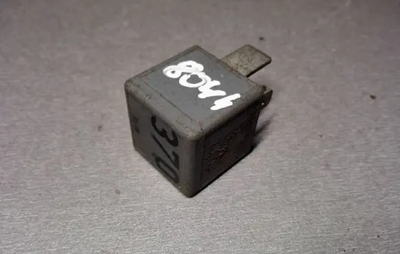 Volkswagen PASSAT B5.5 Other relay 8D0951253 V23134J52X300