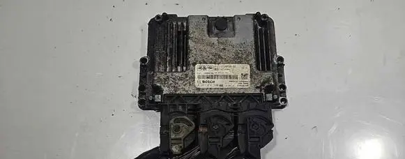 Ford Fiesta Engine control unit/module AV2112A650RB 0281017590