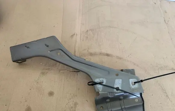 Mercedes-Benz Citan W415 Fender mounting bracket
