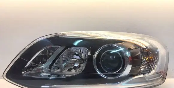 Volvo XC60 Headlight/headlamp 90068996