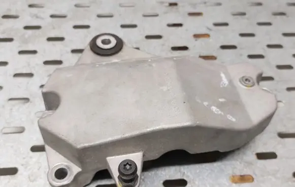 Mercedes-Benz CLA C117 X117 W117 Engine mounting bracket A2702230002