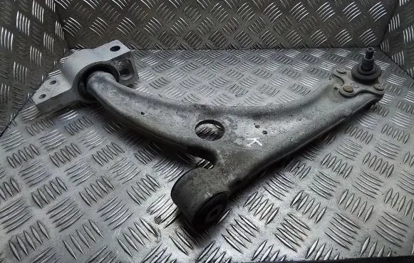 Volkswagen PASSAT B6 Front lower control arm/wishbone 3C0407153B