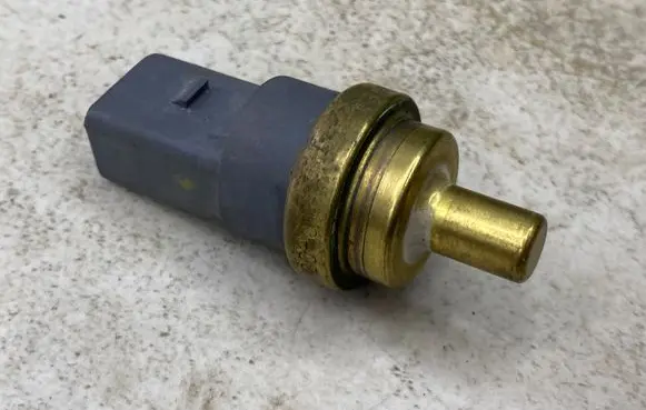 Audi A3 S3 8L Coolant temperature sensor 06A919501