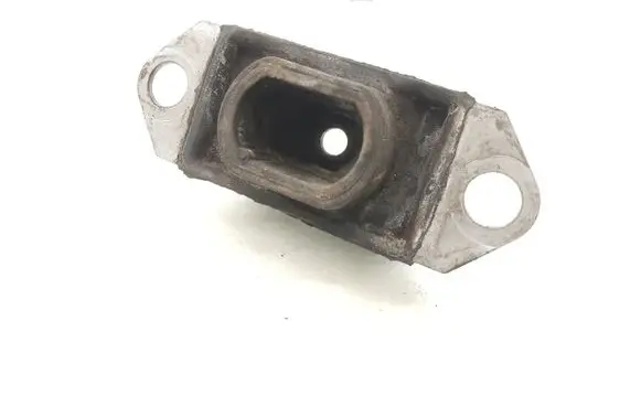 Nissan Qashqai Engine mount bracket