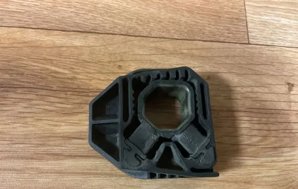 Volkswagen PASSAT B6 Radiator mount bracket 013676