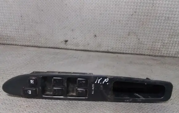 Toyota Avensis Verso Electric window control switch 8404044030