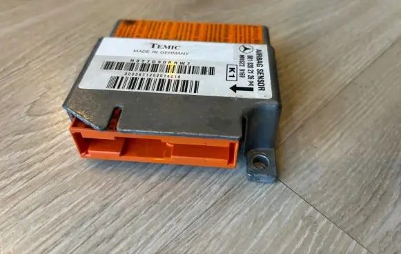 Mercedes-Benz E W211 Airbag control unit/module 0018202116 A0018202116