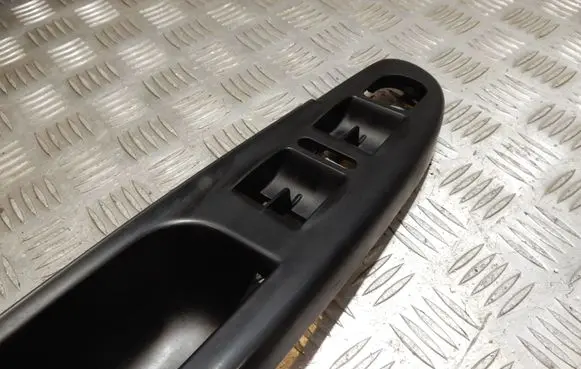 Volkswagen PASSAT B6 Front door window switch trim 3C1867171B 4826