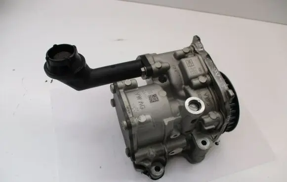 Volkswagen Golf VII Oil pump 04L145208K CUN
