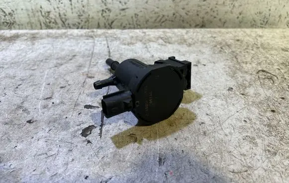 Mercedes-Benz GL X166 Vacuum valve A0014760532 0574B