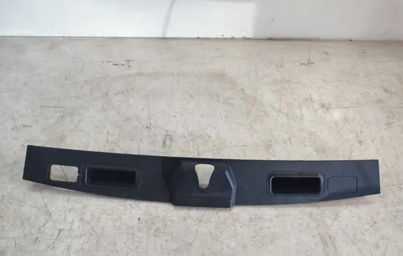 Mercedes-Benz ML W164 Tailgate trim A1647400030