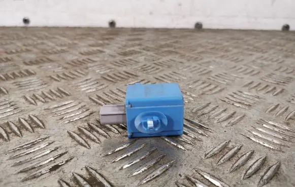 Toyota RAV 4 (XA40) Horn buzzer relay 0689004580 8974730040