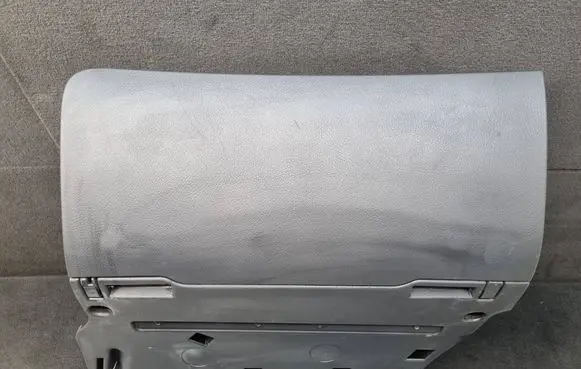 Glove box