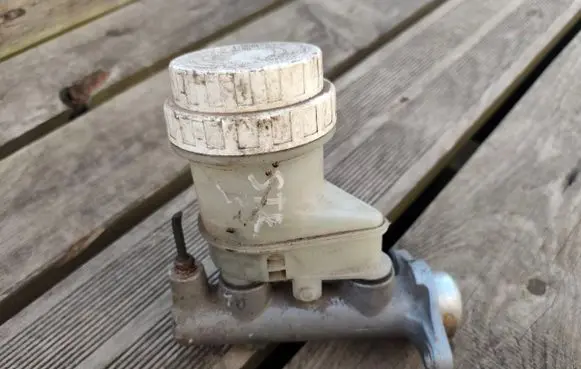 Chrysler Sebring (ST-22 - JR) Master brake cylinder