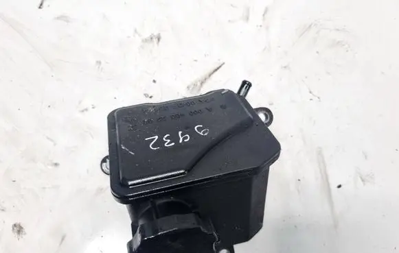 Mercedes-Benz CLS C219 Power steering fluid tank/reservoir A0004602283