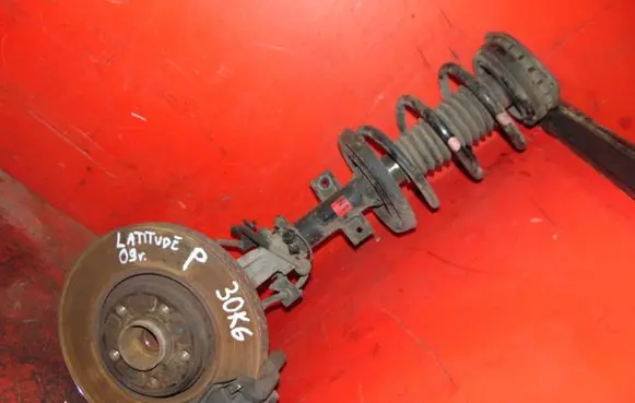 Renault Latitude (L70) Front wheel hub spindle knuckle
