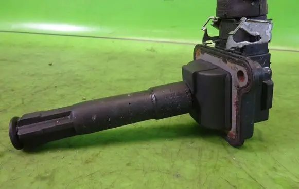 Seat Alhambra (Mk1) High voltage ignition coil 058905105