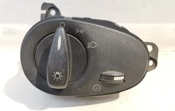 Ford Focus Light switch 04052544