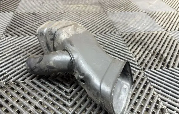 Volvo XC90 Air intake duct part 31430995