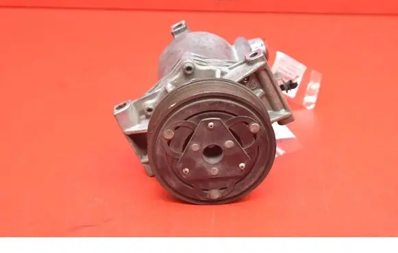 Dacia Duster Air conditioning (A/C) compressor (pump) 926008367RA
