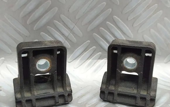 Opel Zafira C Radiator mount bracket 13250318