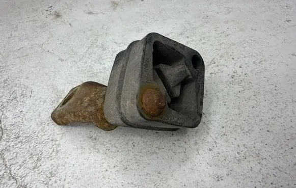 BMW 5 E60 E61 Muffler mount bracket/holder 7508087