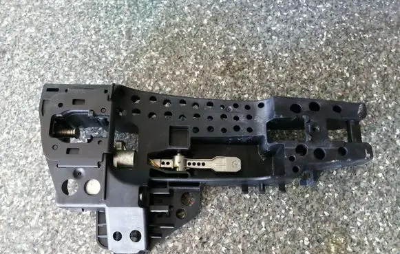 Rear door exterior handle/bracket