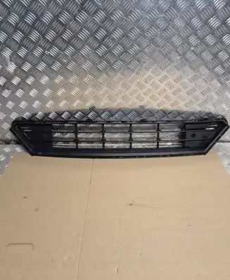 Volvo XC40 Front bumper lower grill 32136098