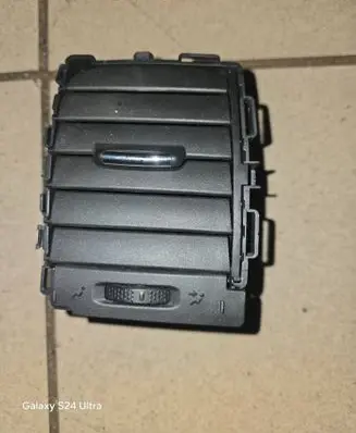 Renault Trafic III (X82) Dashboard side air vent grill/cover trim 226978