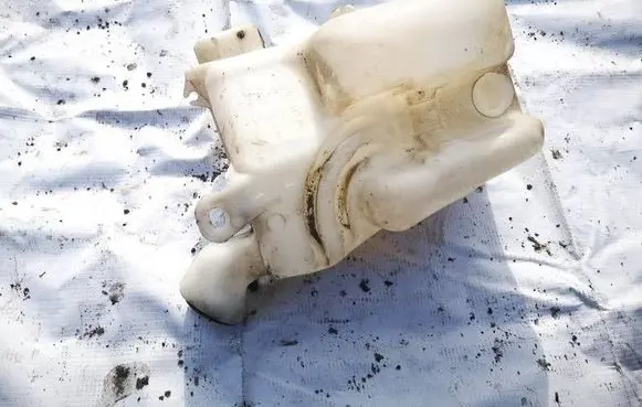 Peugeot 207 Windshield washer fluid reservoir/tank 9648337580