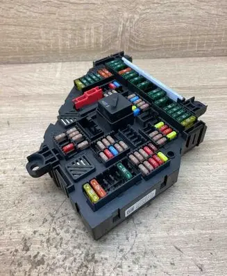 BMW 5 F10 F11 Fuse module 9210857 1670498