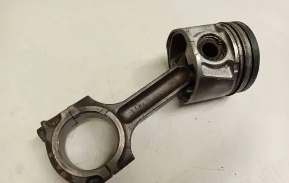 Ford Ranger Piston with connecting rod